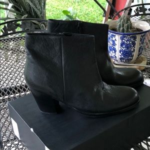 Vero Cuoio Booties